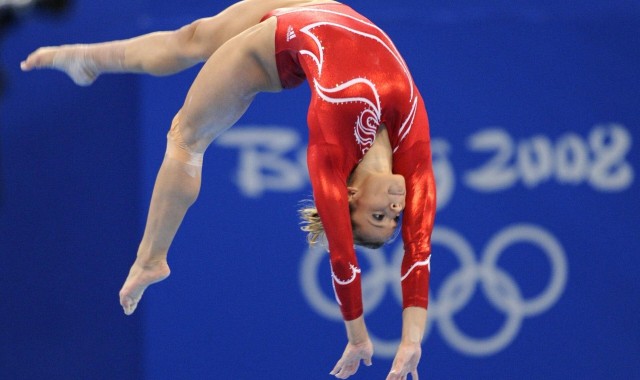 b体育app|羽生结弦宣布转型职业花滑选手 开启冰上表演新篇章