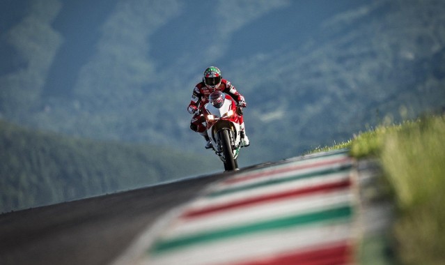 【b体育下载】英雄联盟全球总决赛，巅峰对决，新王登基