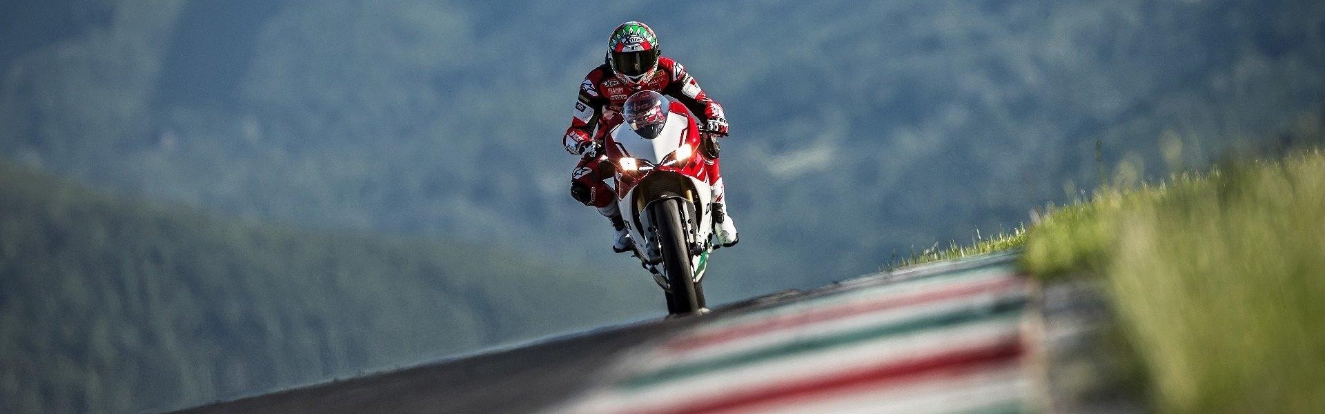 b体育-青春风暴席卷赛场，杨瀚森空中接力暴扣点燃全场