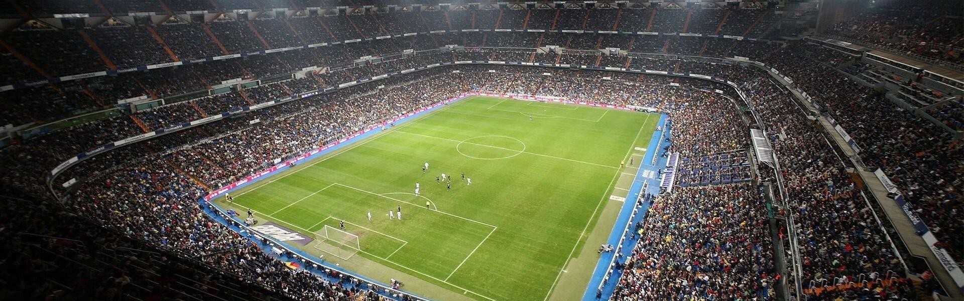 b体育|飞人再创历史！世界纪录被打破，田径赛场沸腾