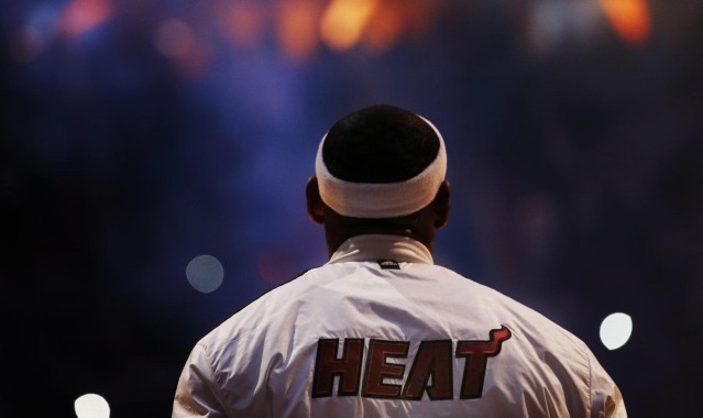 b体育app：2024北京国际马拉松赛圆满落幕 肯尼亚选手破赛会纪录夺冠