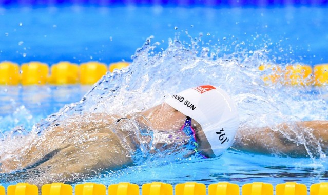 b体育_红魔离奇失分引英超格局震荡，双红恩怨再添戏剧性注脚