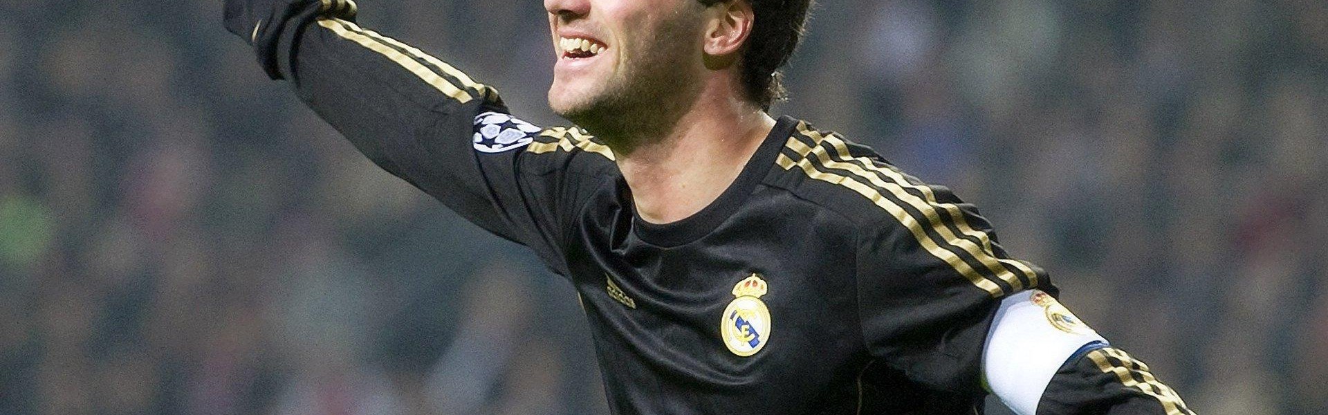 b体育下载-赫迪拉独家点评，德甲已成前锋梦想天堂，进球盛宴或已超越英超