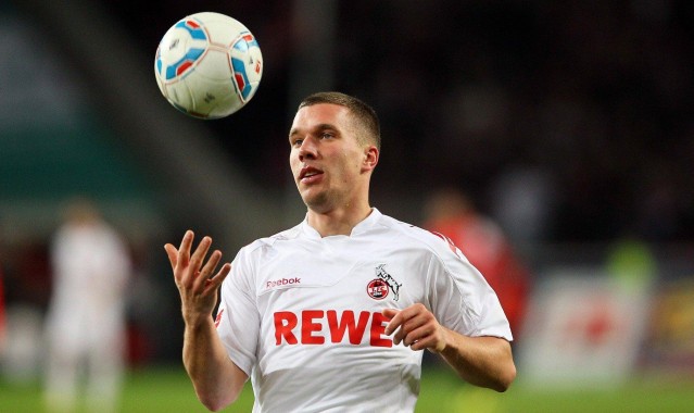 【b体育下载】詹姆斯末节爆发率队逆转，湖人豪取五连胜稳居西部前三