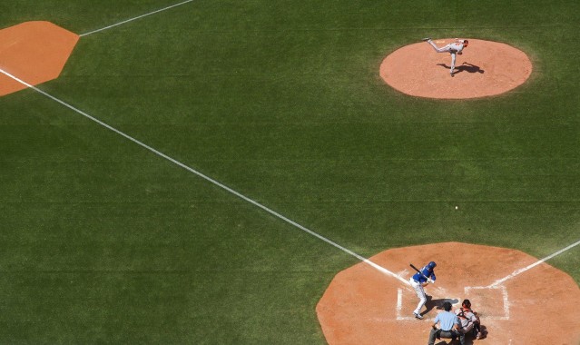 【b体育下载】UFC 296上演巅峰对决，爱德华兹成功卫冕次中量级冠军