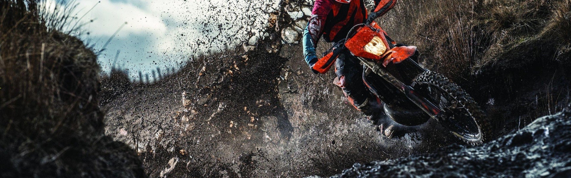 b体育-詹姆斯率队逆转取胜，湖人季后赛前景重现曙光