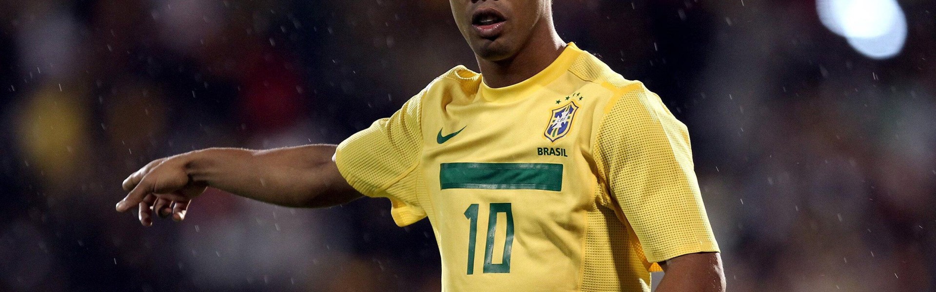 b体育下载|詹姆斯率队逆转取胜，湖人季后赛前景光明