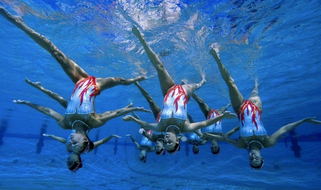 b体育官网_综合格斗巨星李龙卫冕成功，激战五回合击败挑战者