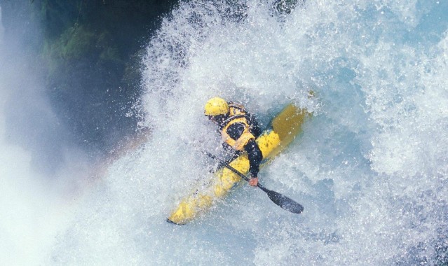 b体育-世锦赛激战正酣 各国选手突破极限创佳绩