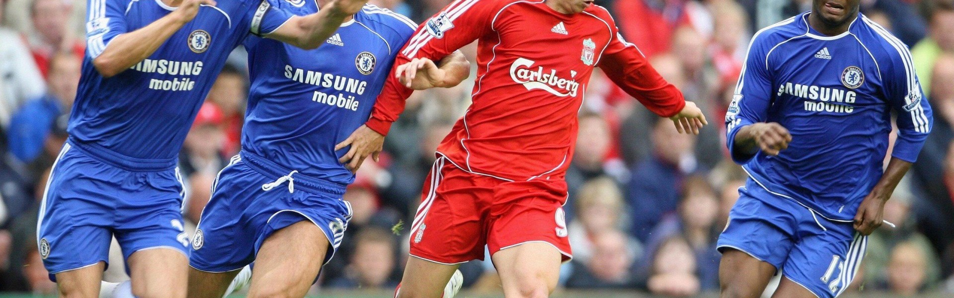 b体育官网_英超豪门激战落幕，曼城绝杀利物浦登顶积分榜