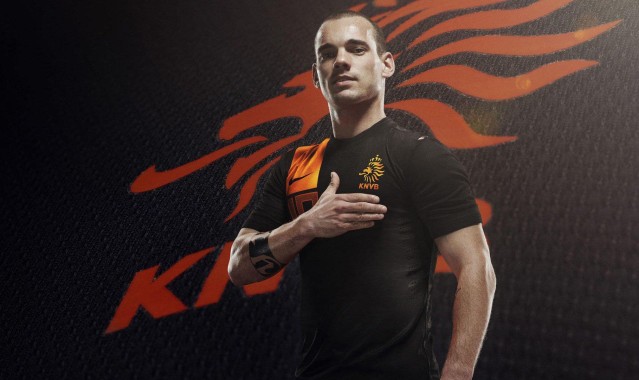 b体育app-斯特林坚守蓝桥，拒绝高薪诱惑，专注切尔西未来