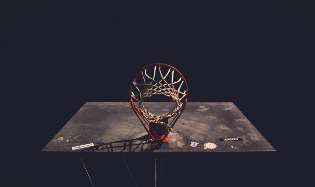 【b体育】潘展乐破亚洲纪录，泳坛新星闪耀国际赛场